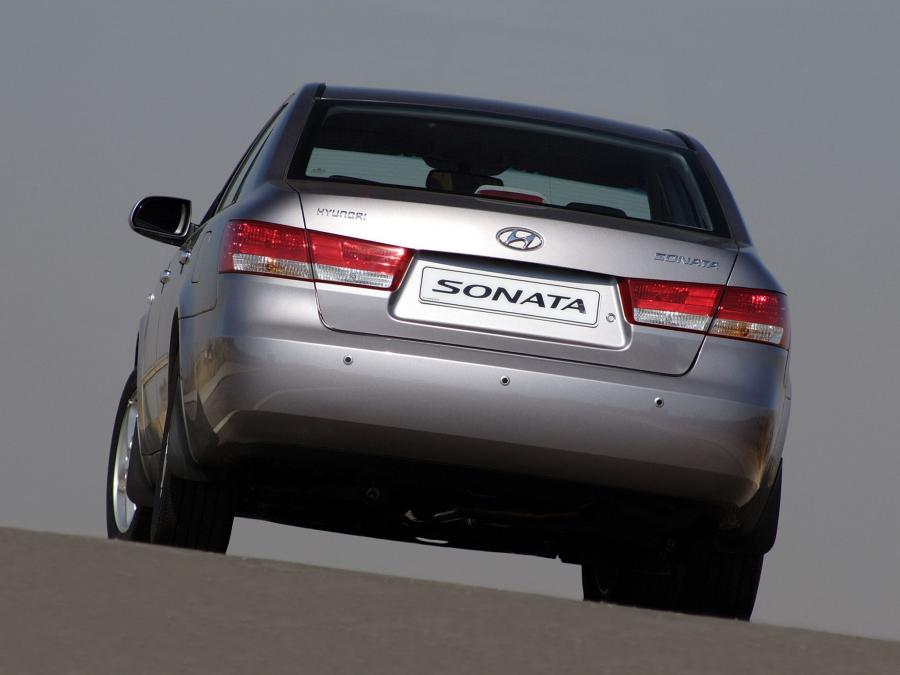  Hyundai Sonata 2005 года  (ZA) (фото 8 из 14)